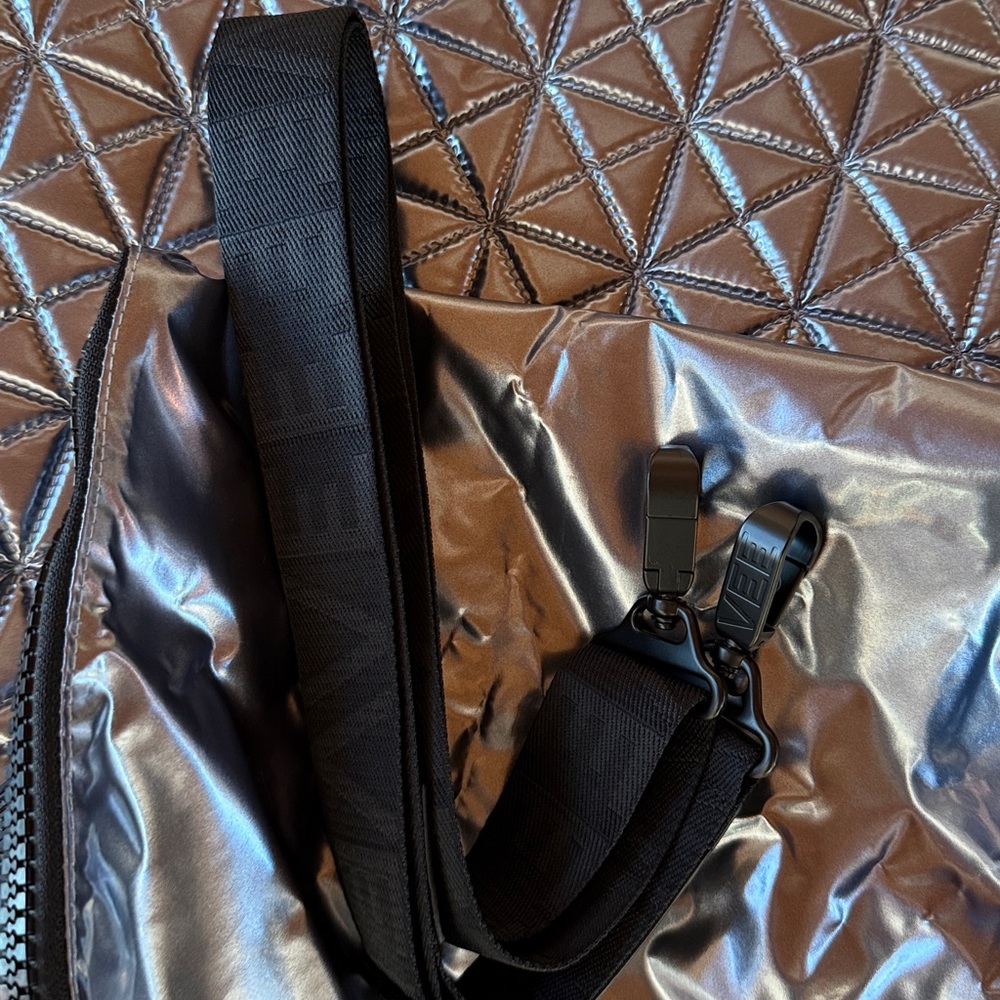 VEE Collective VEE WEEKENDER Quilted Travel Tote Bag in ICY SILVER Color - Picture 4 of 14